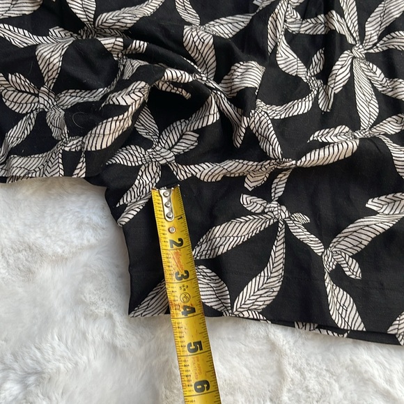 Loft petite pleated shorts in ribbon linen blend - Picture 6 of 7